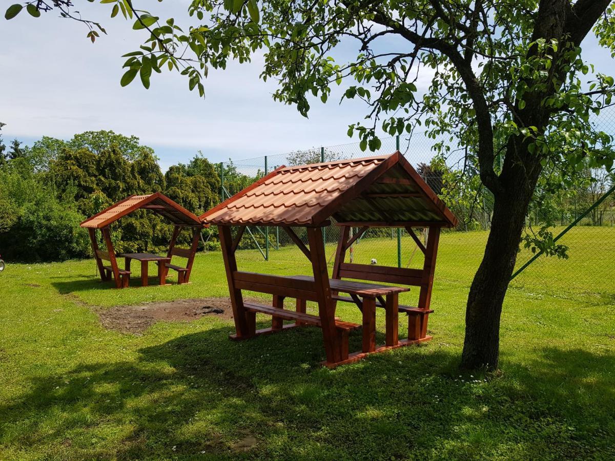 Borostyankert Etterem & Vendeghaz Hotel Sitke Exterior photo
