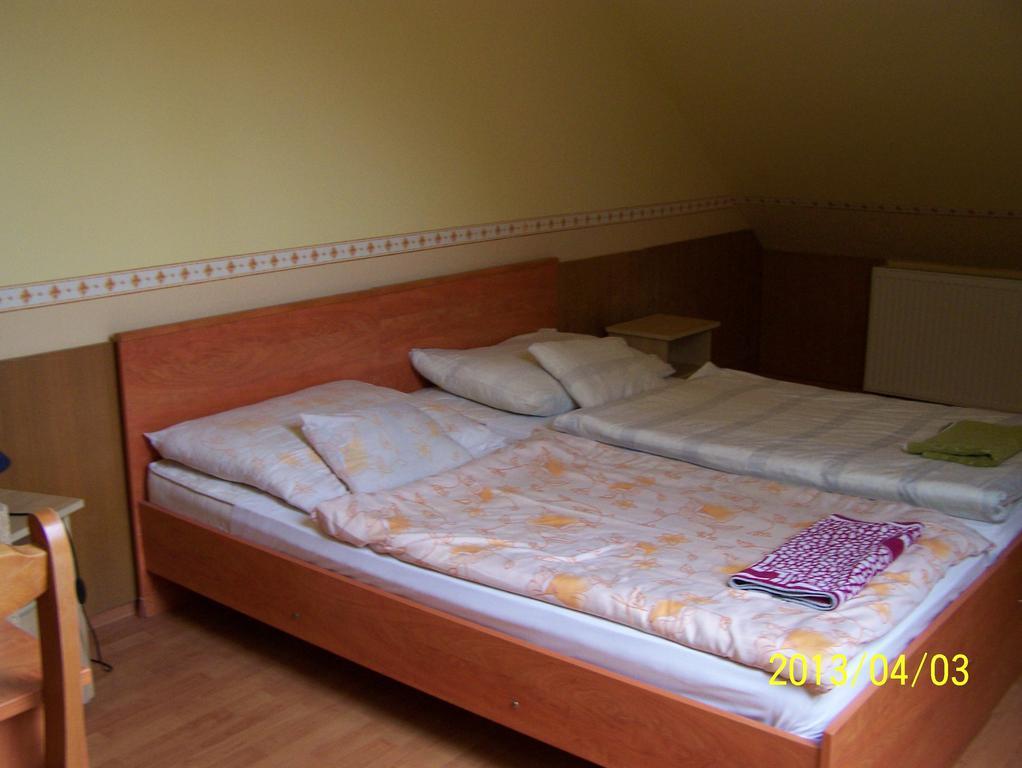 Borostyankert Etterem & Vendeghaz Hotel Sitke Room photo